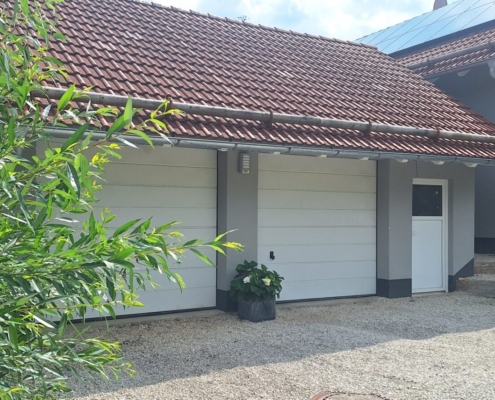 große Doppelgarage mit großer Doppelgarage